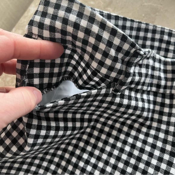 Old navy black and white checkered pull on pants with front pockets size 8 - Picture 6 of 7